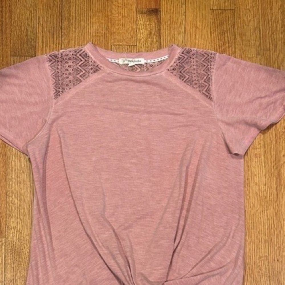 Knox Rose Mauve Short Sleeve Top with Lace Accents